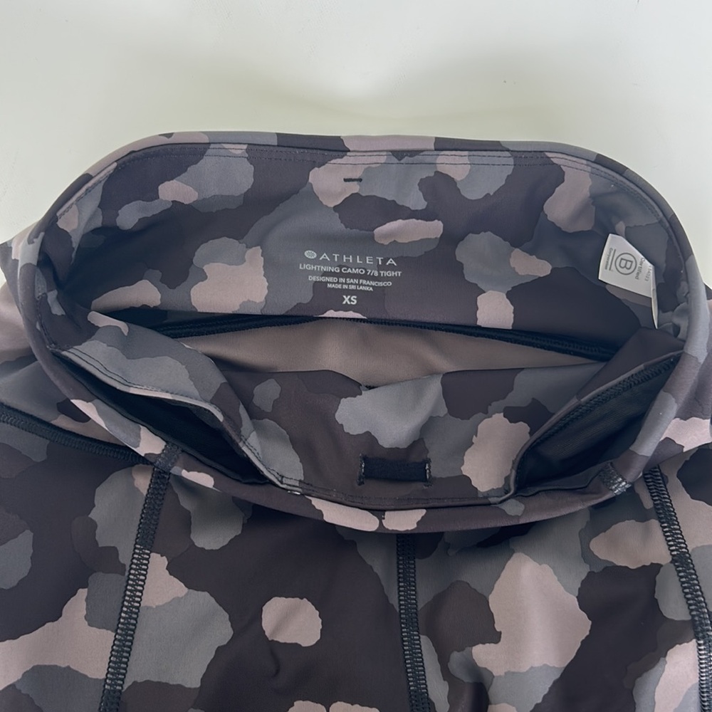 Athleta Lightning Camo 7/8 Tight Size XS - Picture 5 of 11